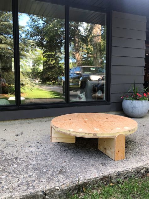 Outdoor Table Ideas, Plaster Coffee Table, Plaster Table, Cement Table, Table Making, Wow Wow Wow, Concrete Coffee Table, Sitting Outside, Diy Plaster