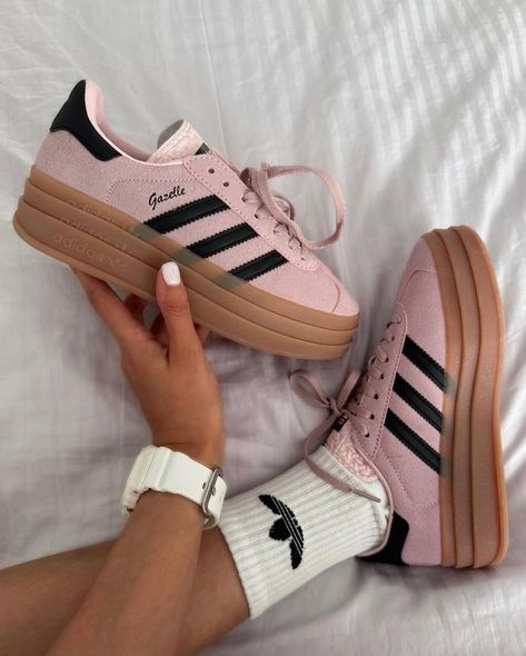 Fall Sneakers 2024 Women’s 26 Ideas: Trends, Styles, and Outfits Adidas Sneakers Outfit, Black Platform Sneakers, Black Nike Sneakers, Adidas White Sneakers, Brunch Outfits, Fall Sneakers, Sneaker Outfits Women, Beige Sneakers, Adidas Sneakers Women