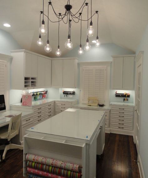 Traditional Home Office, Sewing Room Design, Dream Craft Room, Craft Room Design, Scrapbook Room, Hobby Room, Office Crafts, Home Office Storage, Craft Room Storage