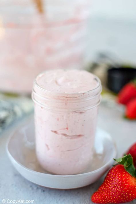 Strawberry Cream Cheese is great for bagels, crackers, and toast. Get the easy copycat recipe to make the best strawberry cream cheese like Philadelphia. This homemade sweet whipped spread has simple ingredients and the delightful flavor of strawberries. #creamcheese #strawberry #copycat #copycatrecipe Homemade Strawberry Cream Cheese, Strawberry Cream Cheese Filling, Cream Cheese Spread Recipes, Healthy Munchies, Homemade Appetizer, Strawberry Butter, Cream Cheese Spread, Sweet Dips, Copykat Recipes