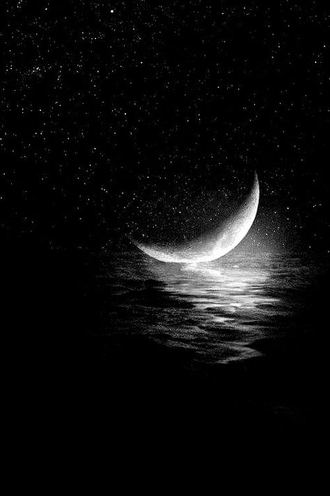 Moon Charcoal Drawing, Background Ideas Drawing, Drawing Ideas Moon, Night Sky Drawing, Black Paper Drawing Ideas, Paper Drawing Ideas, Drawing Space, Night Drawing, Painting Moon