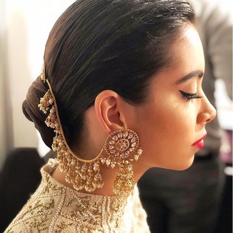 #bride#indianbride #wedding#indianwedding #weddinginspiration#wedphotoinspiration #dulhan#shaadisaga #bridal #allthingsbridal#bridalgoals #weddinggoals  #jewellery #indianweddingjewellery  #chaandbali #earrings Heavy Earings Design, Bahubali Earrings, Jumka Earrings, Indian Bridal Jewellery, Indian Jewelry Earrings, Perhiasan India, Bride Bag, Ear Chain, Heavy Earrings