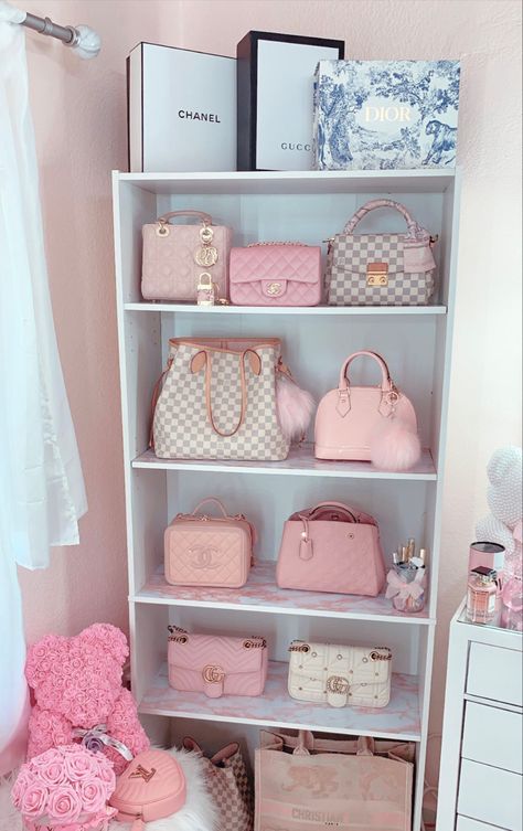 Purse Shelf Ideas, Bag Display Ideas Bedroom, Purse Tower, Purse Shelf, Purse Display, Pink Closet, Billionaire Lifestyle Luxury Living, Girly Decor, Pink Bedroom Decor