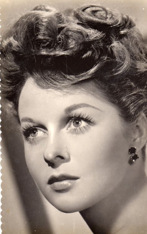 Portraits Female, Susan Hayward, Hollywood Vintage, Classic Movie Stars, Old Hollywood Stars, Classic Actresses, Hollywood Icons, Actrices Hollywood, Anushka Sharma