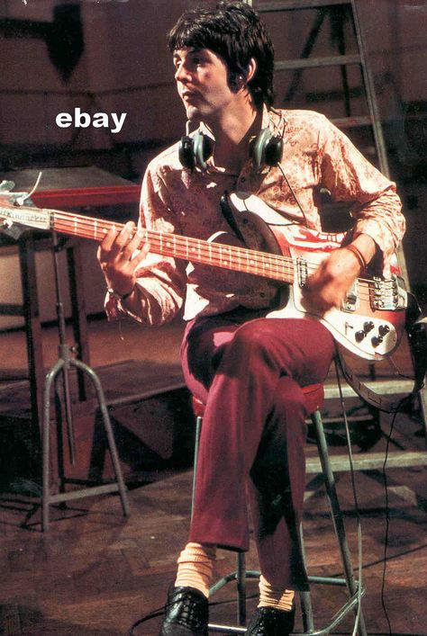 PAUL McCARTNEY 1967 RICKENBACKER BASS ALL YOU NEED IS LOVE SUPERB BEATLES PHOTO Rickenbacker 4001, Stuart Sutcliffe, Bass Guitar Quotes, Rickenbacker Bass, Guitar Guy, Rock & Roll, Lennon And Mccartney, Beatles Photos, Beatles Pictures