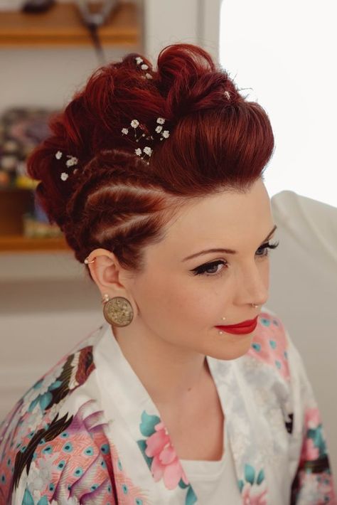 Red Head Wedding Hair, Red Head Wedding, Rockabilly Wedding Hair, Wedding Hair Short, Red Wedding Hair, Wedding Hairstyle Ideas, Steampunk Hairstyles, Cool Wedding, Pin Up Hair