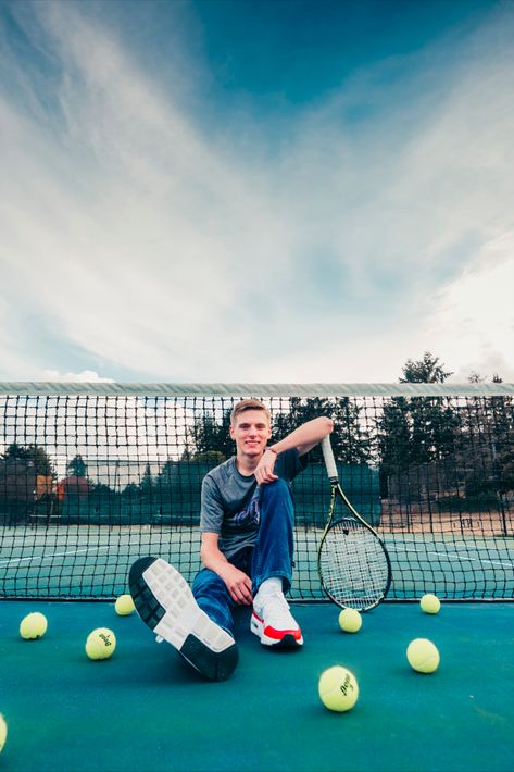 Tennis Racket Photography, Senior Picture Ideas For Guys Tennis, Boys Tennis Senior Pictures, Guy Tennis Senior Pictures, Tennis Photoshoot Ideas Men, Tennis Senior Photos, Tenis Photoshoot, Badminton Photography, Tennis Pose