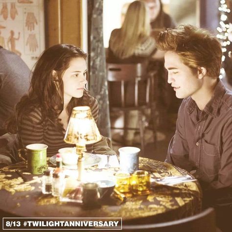 First date Catherine Hardwicke, Billy Burke, Twilight 2008, Claude Debussy, Twilight Edward, Twilight Photos, The Cullen, Edward Bella, Twilight New Moon