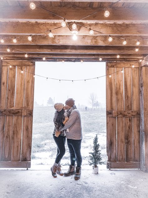 Snow snowday couples photography barn old barn photo ideas love  married engagement shoot photo session Christmas holiday Diy Christmas Photoshoot, Christmas Mini Shoot, Winter Barn Weddings, Family Holiday Pictures, Photography Snow, Barn Wedding Photos, Holiday Mini Session, Photography Mini Sessions, Holiday Photoshoot