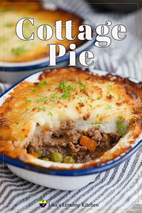 Easy cottage pie is a classic British dish that is both hearty and delicious. Gluten Free Scalloped Potatoes, New Food Recipes, Best Shepherds Pie Recipe, Cottage Pie Recipe, Cheesy Mashed Potatoes, Potato Toppings, Cottage Pie, Shepherd's Pie, New Food