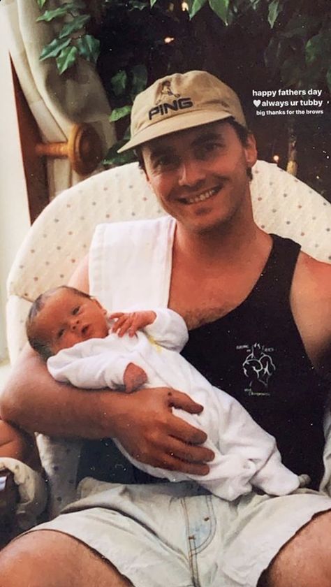 2020 Sabrina Carpenter in a 1999 photo with her father (David Carpenter) sending greetings for Father’s Day June 21, Sabrina Carpenter, Happy Father, Happy Fathers Day, Ig Story, Fathers Day, Photographer, On Instagram, Instagram