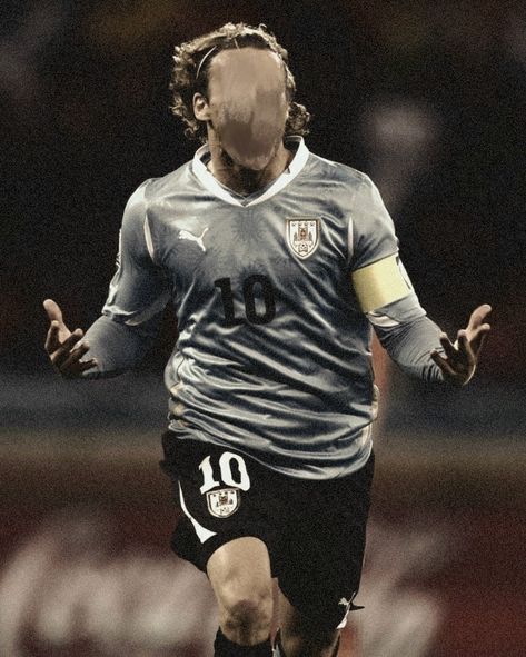 Diego Forlan, Funny Banner, Football Images, Sports Aesthetic, Football Wallpaper, كرة القدم, Soccer Players, Galaxy Wallpaper, Fun Sports