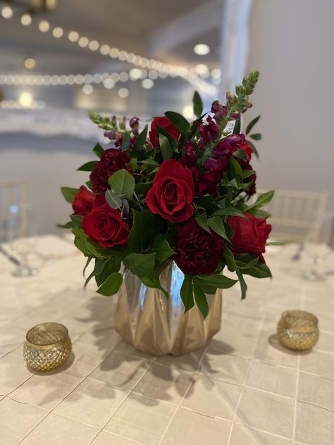 Reception Table Decorations, Rose Decor, Christmas Centerpieces, Red Roses, Wedding Venues, Wedding Decorations, Table Decorations, Red, Christmas