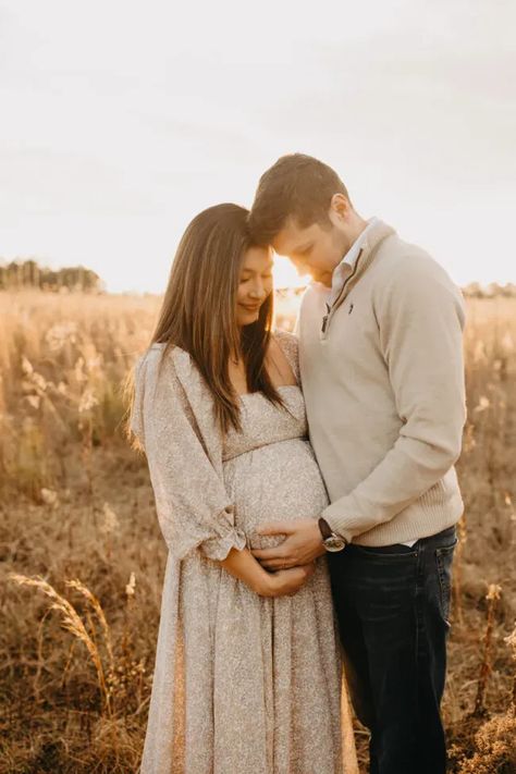 Family Maternity Pictures Poses, Simple Cute Maternity Pictures, Fall Maternity Dresses For Photoshoot, Maternity Photo Outdoor, Bump Photoshoot Outdoors, Maternity Pictures February, Couple Maternity Poses Ideas, Maternity Photo Shoot Casual, Maternity Outfits Spring Photoshoot