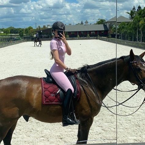 Erin Williams, Riding Aesthetic, Horse Riding Aesthetic, Horsey Life, Horseback Riding Outfits, Horse Riding Outfit, Riding Outfits, Equestrian Aesthetic, Horse Riding Clothes