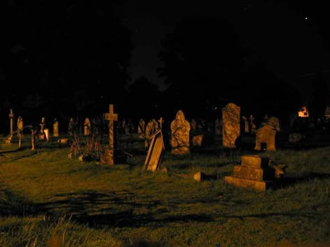 GRaveyard at night Cemetery At Night, Ghost Paranormal, Nature Witch, Graveyard Shift, Halloween Music, Creepy Pictures, Southern Gothic, Paranormal Activity, Landscape Ideas