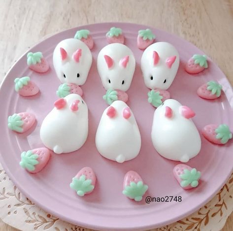 Meringue Bunny, Marshmallow Animals, Homemade Sprinkles Recipe, Bunny Marshmallow, Homemade Marshmallow Recipe, Marshmallow Flowers, Cookie Decorating Icing, Meringue Desserts, Cute Marshmallows