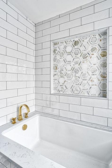 Large white subway tiles on a bathtub paired with pewter grout complementing hues on hexagon accent tiles above the tub. Tub Subway Tile, Bathroom With Marble, White Subway Tile Bathroom, Tiled Bathroom, Marble Bathtub, Modern White Bathroom, Subway Tiles Bathroom, Bathtub Tile, Diy Bathroom Storage