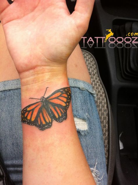 Monarch butterfly tattoo designs, I love this Yellow Butterfly Tattoo, Butterfly Tattoo Cover Up, Borboleta Tattoo, Monarch Butterfly Tattoo, Butterfly Name Tattoo, 3d Butterfly Tattoo, Butterfly Hand Tattoo, Butterfly Wrist Tattoo, Butterfly Tattoo On Shoulder