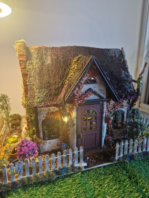 Sylvanian house turned witch cottage Sylvanian House Makeover, Minatures House, Miniature Witches Cottage, Diy Sylvanian House, Sylvanian Families House Makeover, Calico Critters House Makeover, Sylvanian Families House Diy, Diy Sylvanian Families, Calico Critters House Ideas