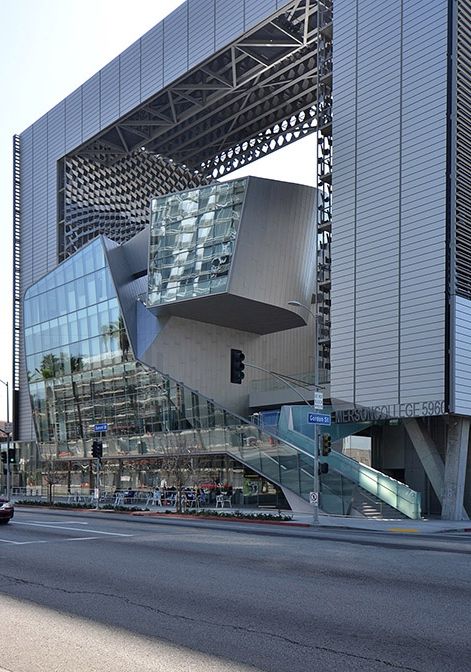 Emerson College Los Angeles, California designed by Morphosis Architects Morphosis Architecture, Visionary Architecture, Architecture Organic, Angular Architecture, Morphosis Architects, Los Angeles Architecture, Arch Building, California Architecture, Emerson College