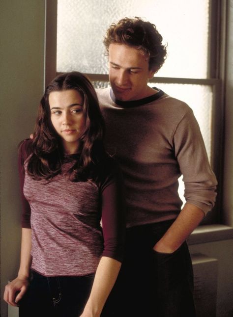 Nick and Lindsey :) Lindsay Weir, Jason Segel, Tv Show Couples, Freaks And Geeks, Tv Couples, Tv Show Quotes, Six Feet Under, Lifestyle Inspiration, Best Tv