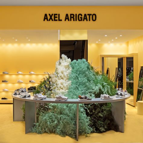 Axel Arigato 在 Twitter: "We are excited to welcome you to our new pop-up store at Selfridges, London. The new retail space is situated on the 1st floor, in the men's designer shoe section. #axelarigato https://t.co/YrLl8GclXo" / Twitter Pop Up Retail Design, Shoes Pop Up Store, Pop Up Store Design Ideas Retail, Retail Pop Up, Popup Store Design, Pop Up Store Design Ideas, Pop Up Store Design, Retail Display Design, Pop Up Retail