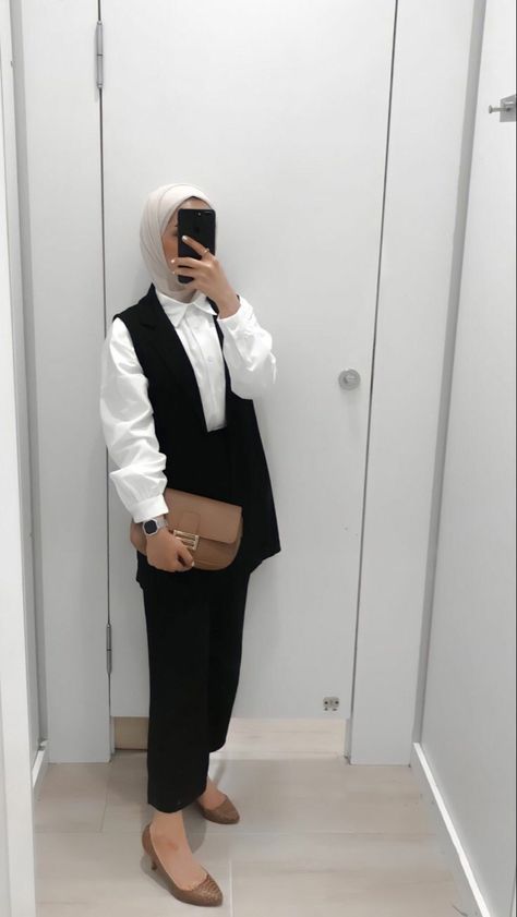 Veiled Clothes, Classic Work Outfits, Interview Outfits Women, Blazer Outfits Casual, Modern Hijab Fashion, Hijab Style Tutorial, Korean Outfit Street Styles, Casual Blazer Women, Muslim Outfits Casual