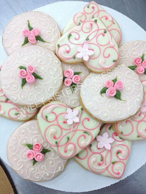 All butter cookies with hand decorated white chocolate! #Yum #desserts #cookies #whitechocolate #chocolate #flowers #buttercookies #SweetSisters Ice Cookies, Heart Cookies Decorated, Garden Cookies, Valentine Cookies Decorated, Valentines Day Sugar Cookies, Sugar Cookie Cakes, Sugar Cookie Recipe Easy, Valentine Sugar Cookies, Desserts Cookies