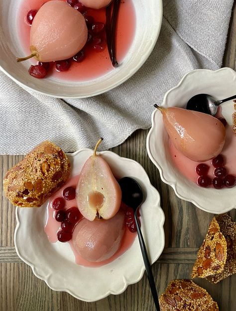 Cranberry-Rosé Poached Pears - Cottages & Gardens Beautiful Holiday Desserts, Recipe With Pears, Fall Fruit Desserts, Poached Pears Dessert, Poached Fruit, Poached Peaches, Poached Pears Recipe, Pear Dessert Recipes, Easy Holiday Dessert