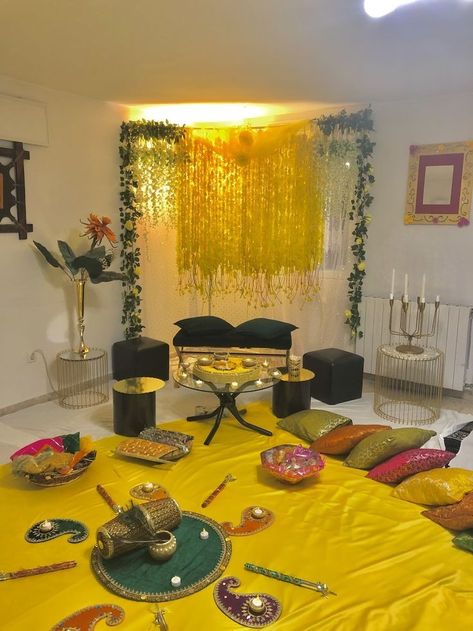 Mehendi Set Up At Home, Mehendi Set Up, Mehendi Setup At Home, Mehndi Setup Decor At Home, Ubtan Decor At Home, Dholki Decor Home Simple, Ubtan Decor, Haldi Decoration Ideas At Home Simple, Diy Mehndi Decorations