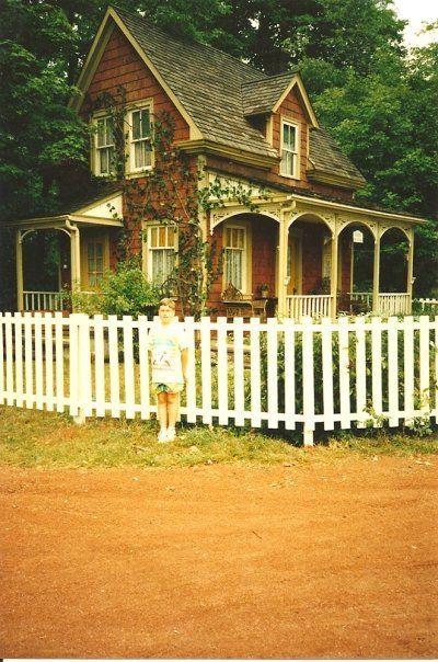 Blog of Green Gables: Visiting Avonlea Village: Part One Green Gables Floor Plan, Green Gables House, Farmhouse Stand, Road To Avonlea, Gable House, House Exteriors, Picture Windows, Fairytale Art, Anne Of Green