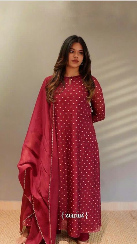 Latest Kurta Designs Women, Aline Kurti Design, Kurtis Neck Designs, Hand Embroidery Neck Designs, Kurti Tunics, Kurti Models, Georgette Kurtis, Plazo Suits, Latest Kurta Designs