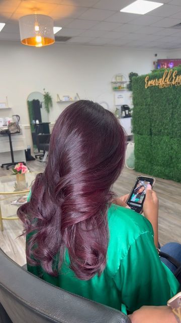 Fall Color Silk Press, Auburn Silk Press Natural Hair, Deep Plum Hair Color Black Women, Red Silk Press, Plum Red Hair Color Black Women, Plum Hair Color On Black Women, Large Barrel Curls, Fall Bob, Burgundy Bob