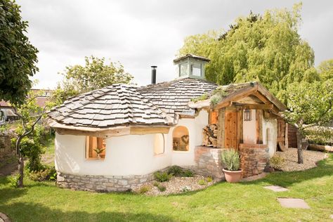 Fairy House Ideas, Cob Cottage, Crafting Activities, Shed Of The Year, Miniature Decor, Writing Painting, Earthship Home, Mud House, Earthy Home