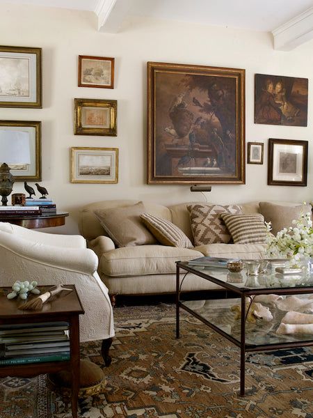 Buying furniture when you’re downsizing by Wendy Li European Living Room, European Home Decor, Transitional Living, Popular Decor, Design Salon, Traditional Living, Elements Of Style, Traditional Living Room, Transitional Decor