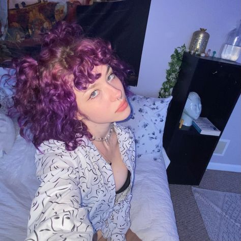 Short Hair Inspo Aesthetic, Hair Inspo Aesthetic, Curly Purple Hair, Short Hair Inspo, Curly Short Hair, Eyeliner Ideas, Curly Short, Colored Curly Hair, Spring Clothing