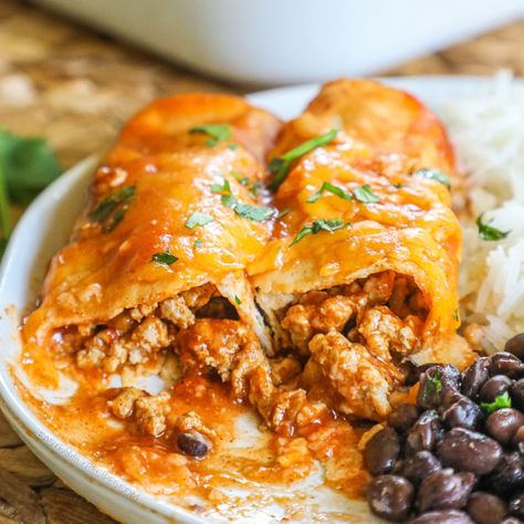 These ground turkey enchiladas are packed with all the yummy flavors of Mexican- beef enchiladas, but made lighter w seasoned ground turkey. Enchiladas Low Carb, Turkey Enchilada Casserole, Seasoned Ground Turkey, Ground Turkey Enchiladas, Bake Dinner, Asian Steak Bites, Quick Family Dinners, Turkey Enchiladas, Viral Recipes