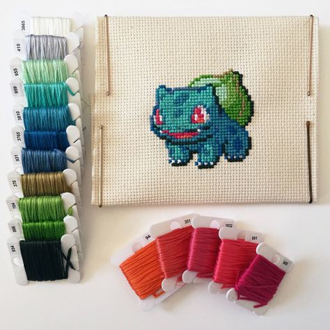 Cross Stitch Pokemon, Embroidery Pokemon, Bulbasaur Cross Stitch, Pokémon Crafts, Pokemon Embroidery, Pokemon Cross Stitch, Cross Stitch Modern, Pokemon Pattern, Pokemon Craft