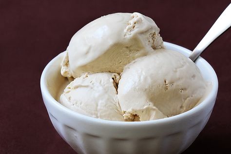 Earl Grey Tea Ice Cream- I WILL try this except with non-dairy products so maybe Jim can eat some. Weird Flavors, Weird Ice Cream Flavors, Grey Ice Cream, Earl Grey Ice Cream, Ice Scream, Gimme Some Oven, Ice Cream Popsicles, Cream Tea, Avocado Tomato