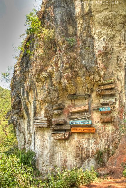 hanging coffins in Sagada, Mountain Province Beautiful Cemeteries, Sagada, Philippines Travel, Tourist Spots, Dream Destinations, Places Around The World, 귀여운 동물, Historical Sites, Brunei