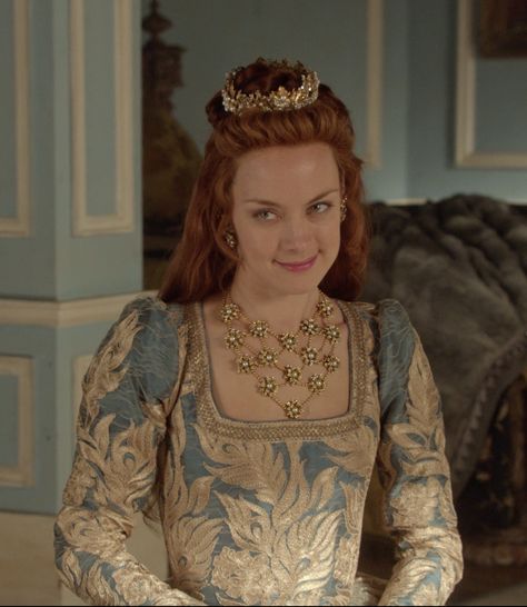 Elizabeth Tudor - Reign - “Clans” Season 3, Episode 16 Elizabeth Tudor, Marie Stuart, Mary Tudor, Tudor Dress, Reign Mary, Sarah Bolger, Reign Fashion, Tudor Fashion, Tudor Costumes