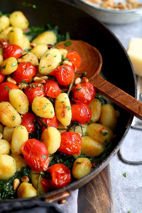 Crispy pan fried gnocchi with spinach and roasted cherry tomatoes. A very tasty lunch or dinner, ready in under 30 minutes, so perfect for busy weeknights. #gnocchi #recipes #vegetarian Gnocchi And Cherry Tomatoes, Spinach Tomato Gnocchi, Gnocchi With Cherry Tomatoes, Cherry Tomatoes Spinach Recipe, Cherry Tomato Gnocchi, Gnocchi And Tomato Recipes, Gnocchi Cherry Tomatoes, Cherry Tomato And Spinach Recipes, Roasted Tomato Gnocchi