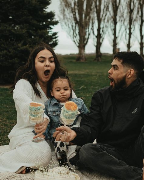 Another one is on the way for this sweet family!! A baby announcement and gender reveal all in one…I am obsessed with every single photo, I’ll be sharing more on my story since a post doesn’t have enough space😣🤎 #moseslake #genderreveal #babyannouncement #familyphotography #familyphotographer #babyontheway #couplegoals #couplesphotography #expecting #love #pnw #pnwphotographer #ellysegreenphotos #washingtonstate Family Gender Announcement Pictures, Family Gender Reveal Photoshoot, Gender Reveal For Family, Gender Reveal Post, Gender Reveal Photo, Gender Reveal Photos, Gender Announcements, Baby Shoot, Baby Gender Reveal