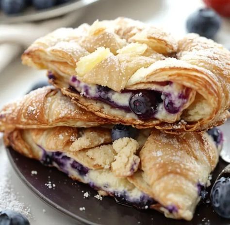 Blueberry Cheesecake Crescent Rolls – Naomi's Recipes Blueberry Cream Cheese Croissant, Cream Cheese Croissant, Cheesecake Crescent Rolls, Garlic Chicken Bites, Blueberry Turnovers, Crescent Rolls Recipe, Crescent Roll Cheesecake, Danish Recipe, Cream Cheese Crescent Rolls