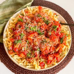 Easy Chicken Cacciatore - Charlotte Shares - Quick and Easy! Chicken Catachorie, Easy Chicken Cacciatore, Easy Tomato Sauce, Italian Spices, Chicken Cacciatore, Pasta Lover, Custom Recipe, Skinless Chicken Thighs, Leftover Chicken