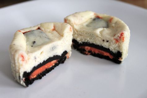 Baked Perfection Oreo Cheesecake Cupcakes, Halloween Cheesecake, Cheesecake Cupcakes Recipe, Halloween Oreos, Cookies And Cream Cheesecake, Cheesecake Cupcakes, Cheesecake Bites, Baking Blog, Oreo Cheesecake