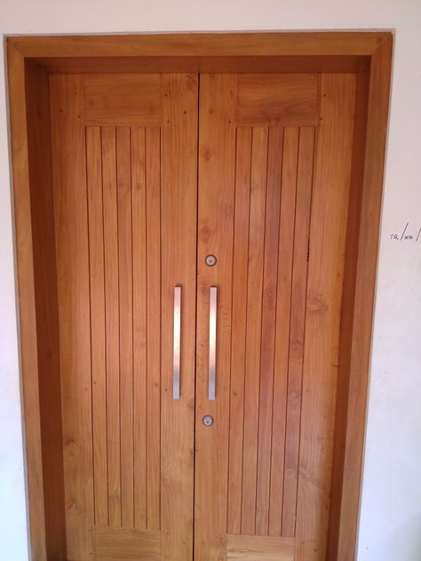 Double Door Design Teak Wood, Main Door Design Double Doors, Teak Wood Main Door Design Double Door, Modern Double Doors Entrance Wood, Dubble Doors Design Wooden, Teak Door Design Modern, Wooden Double Door Entrance, Double Door Gate Design, Front Door Double Doors Entrance