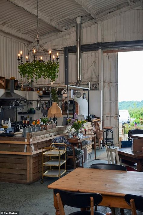 Farmhouse Cafe Interior Design, Farm Shop Cafe, Farm To Table Cafe, Farm Shop Ideas Country Stores, Farm Cafe Design, Farm Coffee Shop, Farm Shop Ideas, Farm Store Ideas, Farm Luxe