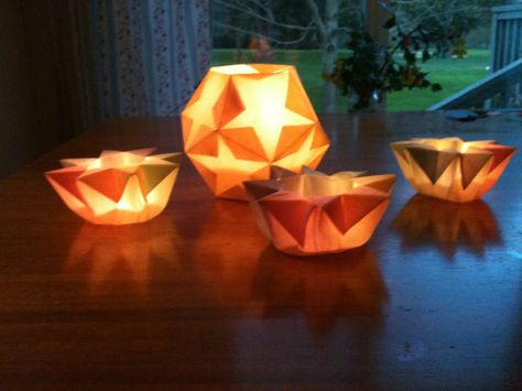 Waldorf star tutorial Paper Star Lanterns, Star Lantern, Waldorf Crafts, Star Lanterns, How To Make Lanterns, Paper Stars, Origami Tutorial, Winter Crafts, Paper Lanterns